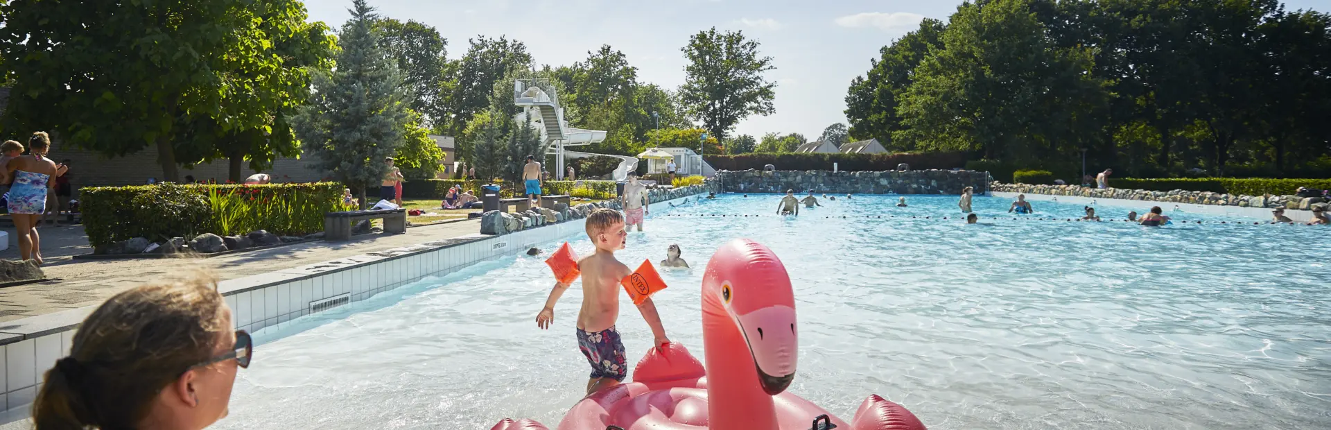 Flamingo-Buitengolfslagbad-Buitenhof de Leistert